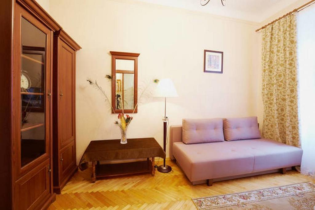 Apartamento Pylnykarska 6 Leópolis Exterior foto